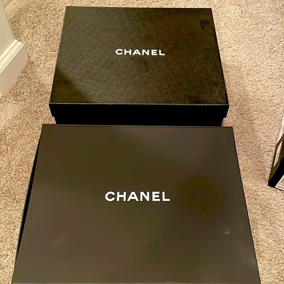 Two designer boxes size 8.5 - Picture 1 of 4